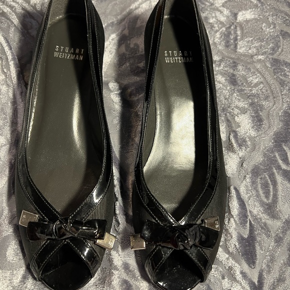 Stuart Weitzman Black Sz 7 Kitten Heels Bow Patton Leather - Picture 1 of 6